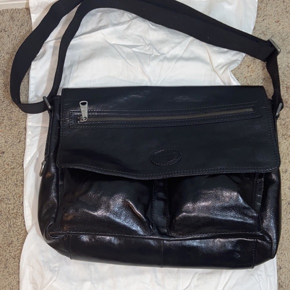 Like new FOSSIL EW transit Leather Computer/Messenger Bag - Picture 13 of 13